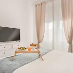 Golden Luxe - Modern Next The Appartamento *
